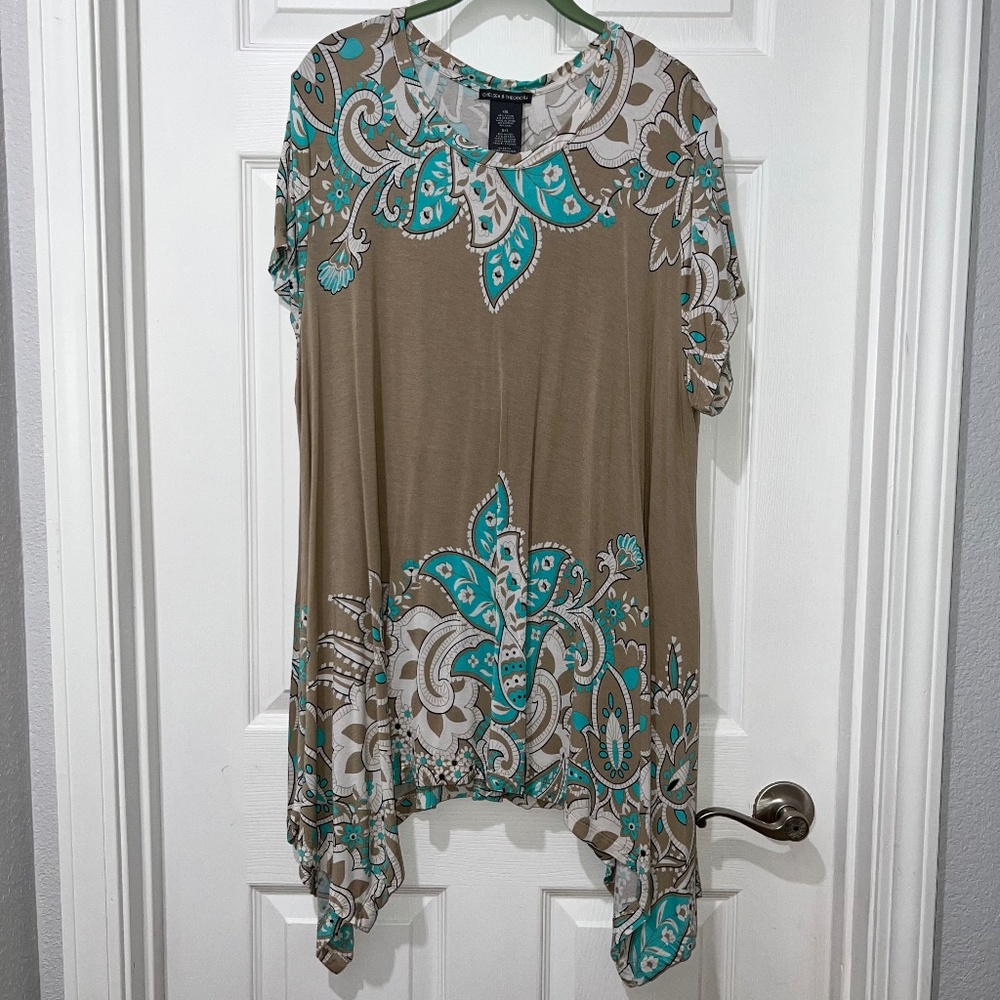 CHELSEA & THEODORE SHARK BITE TOP